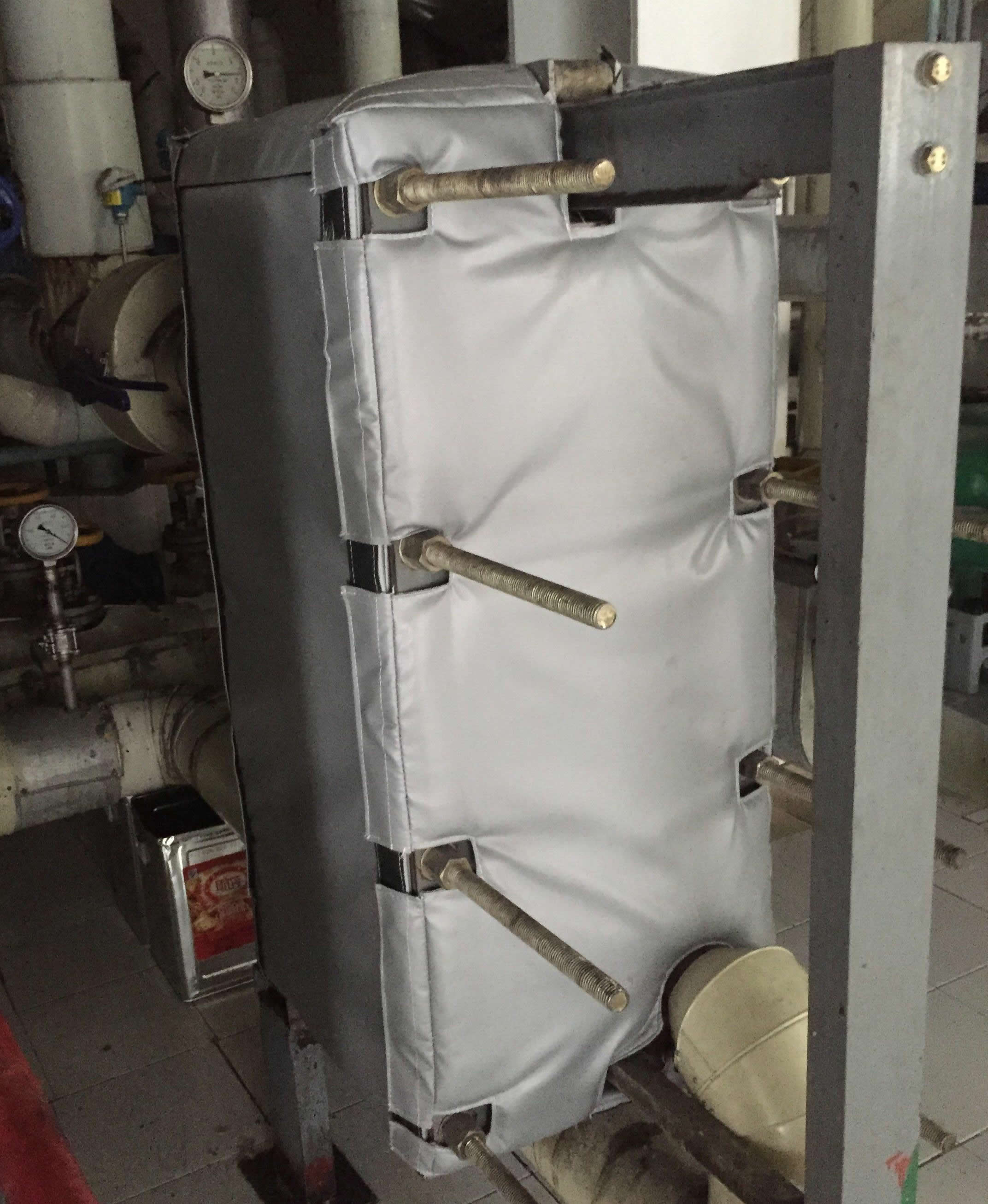 板式<a href=http://www.0277509.cn/e/tags/?tagname=%E6%8D%A2%E7%83%AD%E5%99%A8%E4%BF%9D%E6%B8%A9 target=_blank class=infotextkey>換熱器保溫</a>套